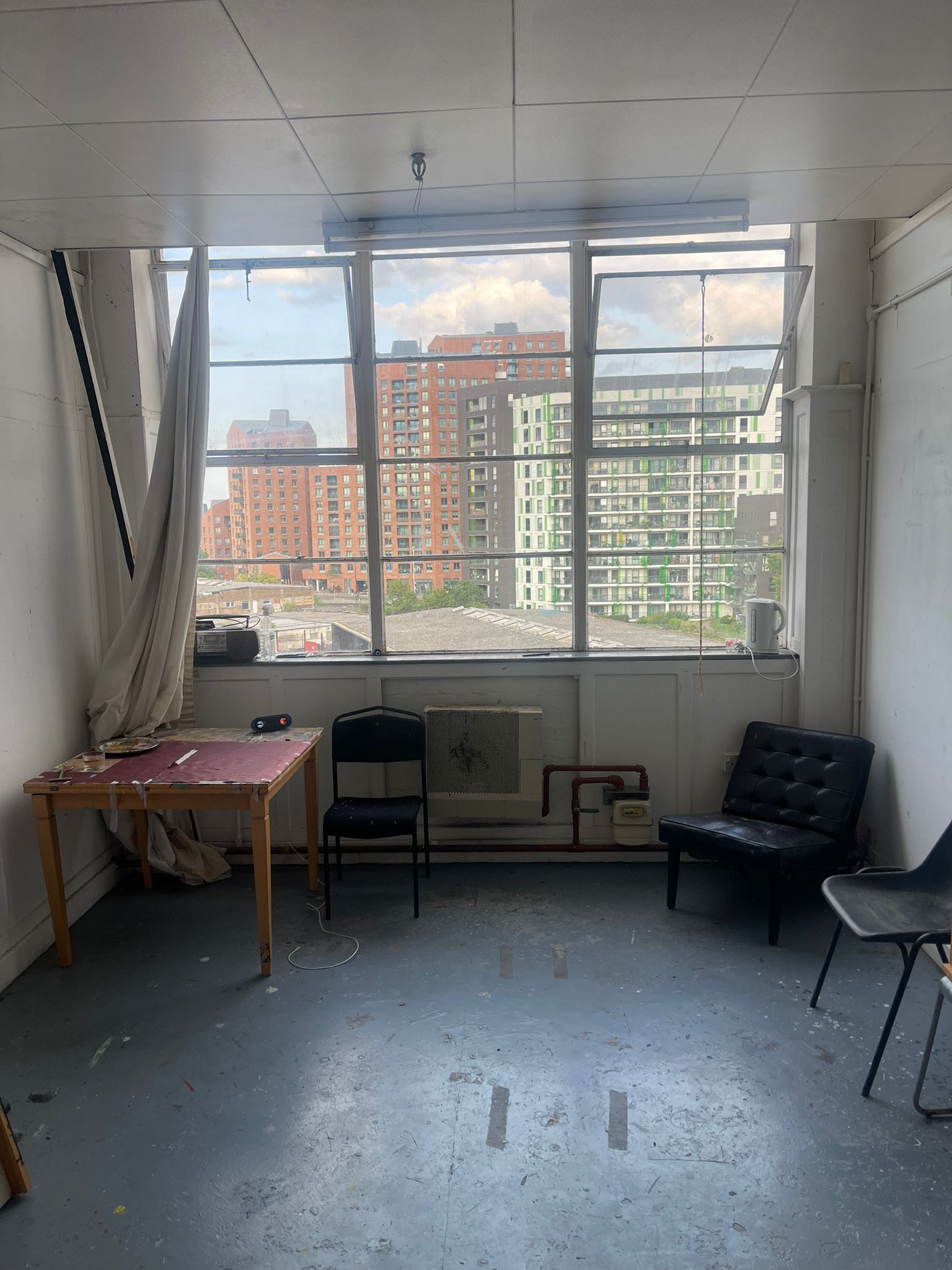 Bright Natural light studio in Bow E3 photo 3
